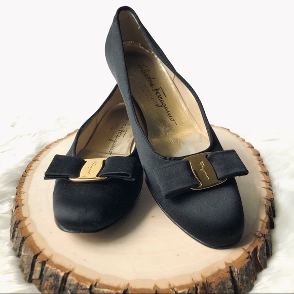 Salvatore Ferragamo | Black Satin Vara Pump - Picture 2 of 10
